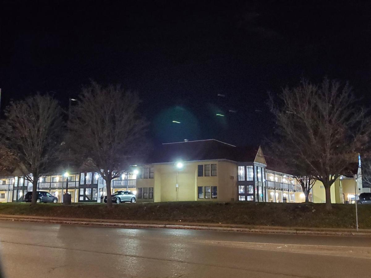 Travel Inn Motel Hartford Luaran gambar