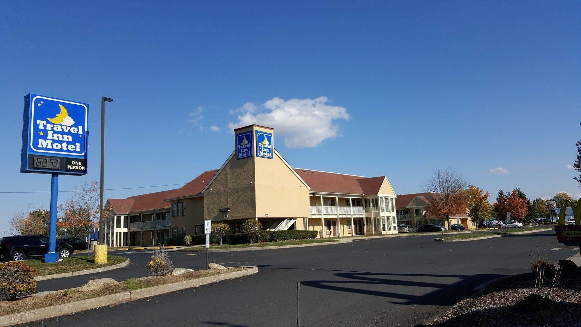 Travel Inn Motel Hartford Luaran gambar